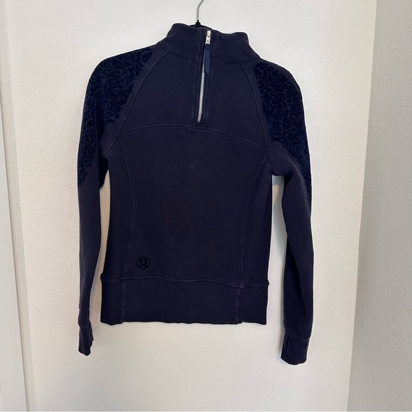 Lululemon Floral Flock Pullover Sweatshirt Midnight Navy Size 4 Women’s - Picture 3 of 12